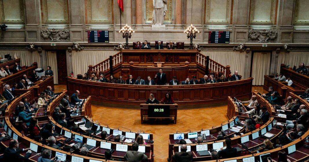 Deputados chumbam todas as iniciativas para reduzir ou acabar com propinas no ensino superior