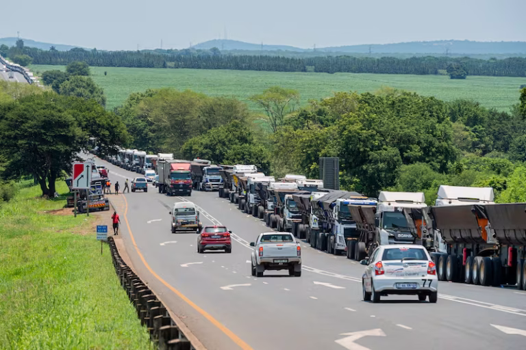 Fronteira de Ressano Garcia regista pico de saída de cidadãos para a África do Sul