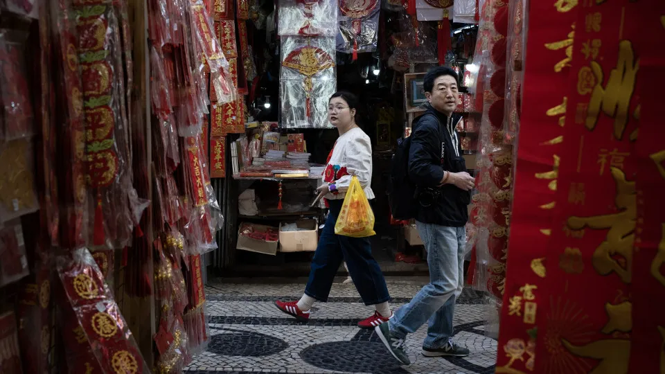 Governo de Macau cancela registo de jornal que denunciou “pressões crescentes”