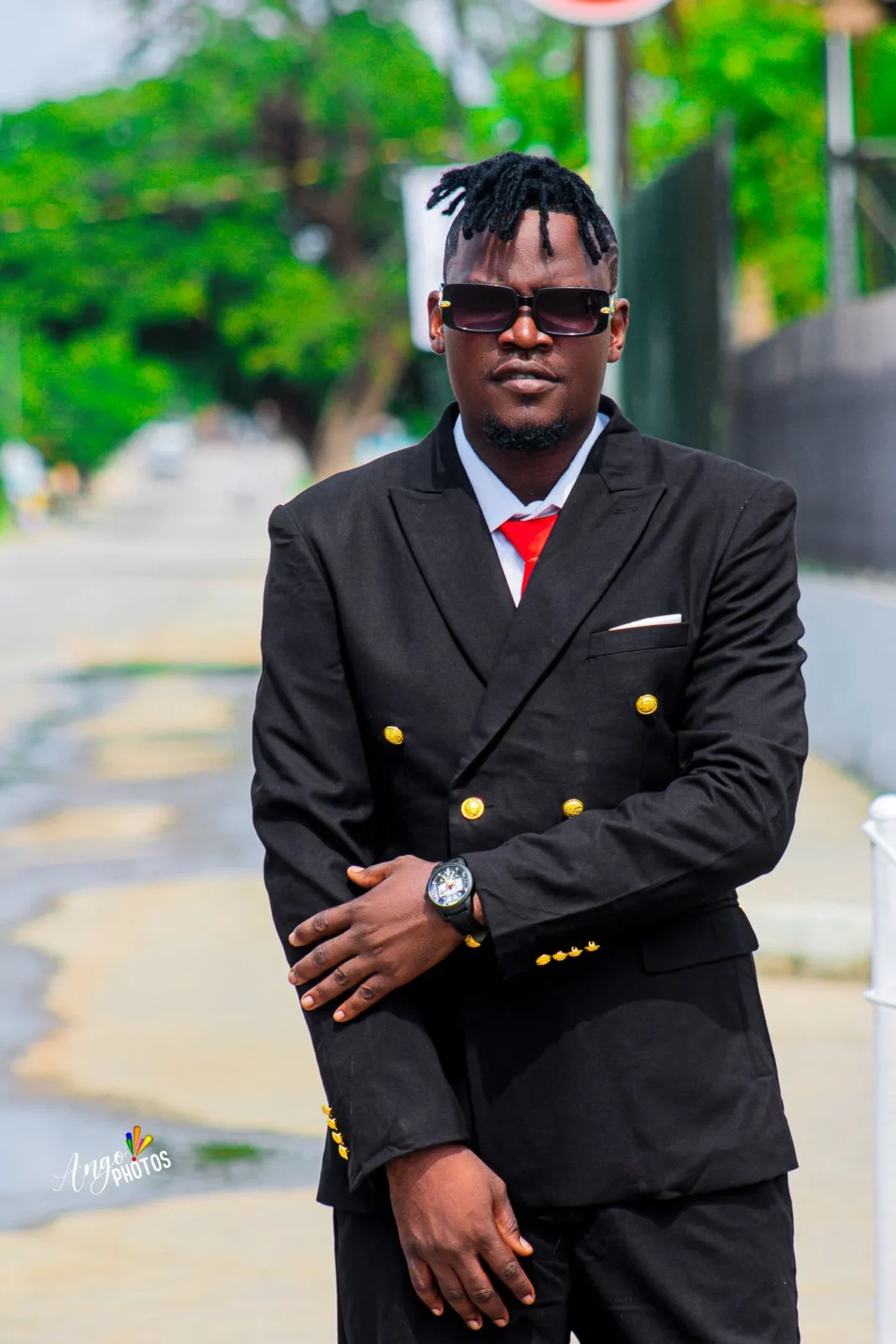 Otawaza almeja colaborar com dois nomes consagrados da música angolana: Bonga e Paulo Flores