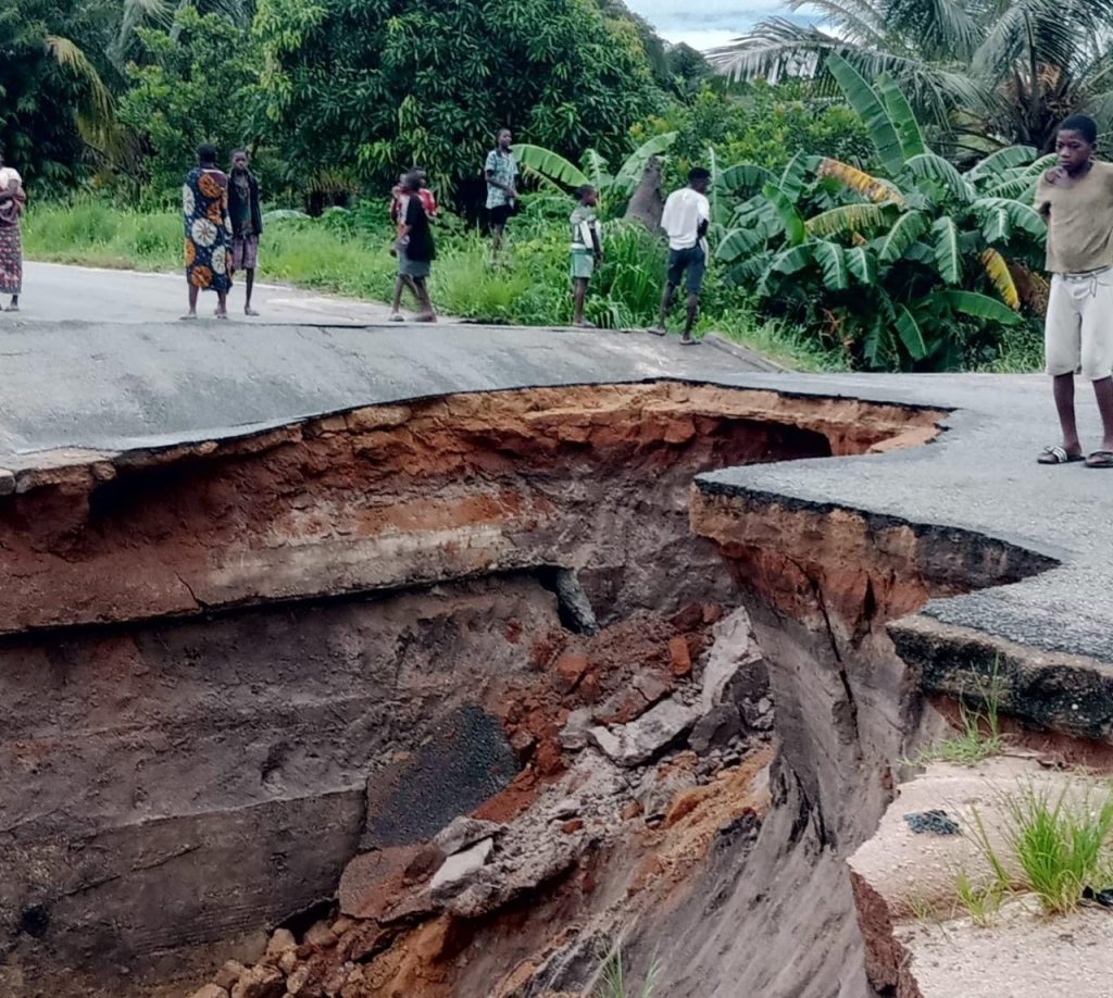 Interrompida comunicação rodoviária entre distritos de Mecúfi e Chiúre, em Cabo Delgado – Rádio Moçambique