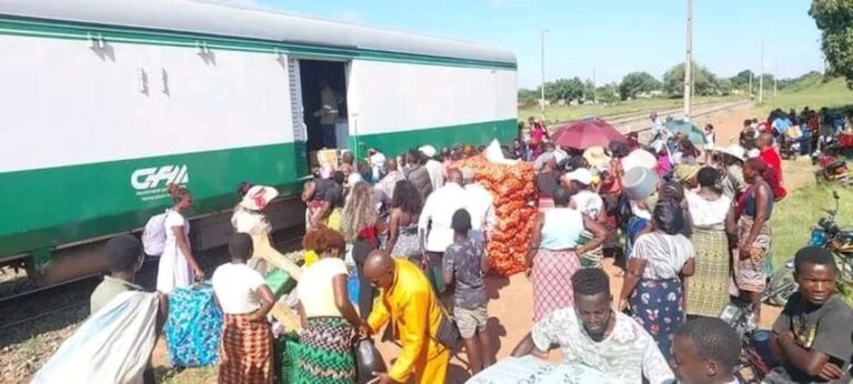 Chegada do 1º comboio humanitário de passageiros em Magude, província de Maputo – Rádio Moçambique