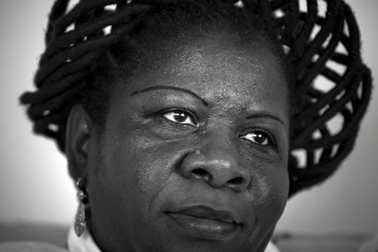 Restos mortais de Luísa Diogo já se encontram em Maputo