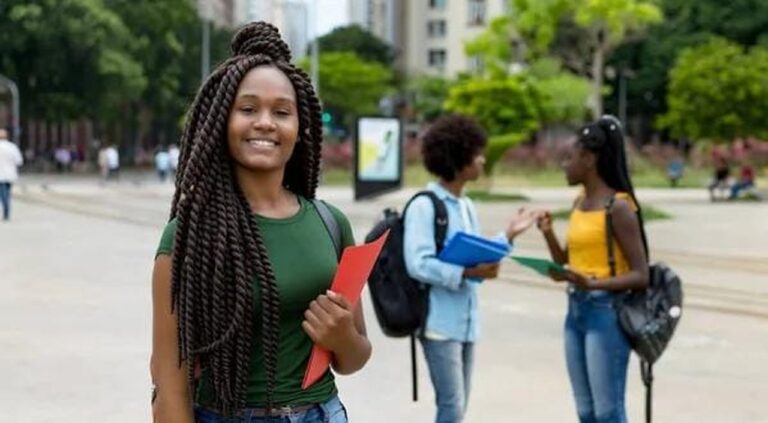 Universidades e escolas privadas passam a cobrar IVA sobre propinas a partir de 2026