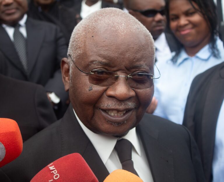 “Foi uma grande mulher” – Guebuza enaltece legado de Luísa Diogo