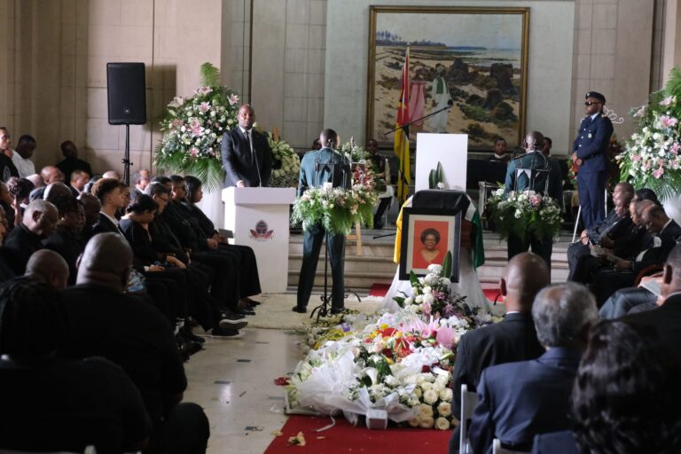 AFIRMA PRESIDENTE DA REPÚBLICA: Luísa Diogo não deixou o prestígio apagar a sua humildade e simplicidade