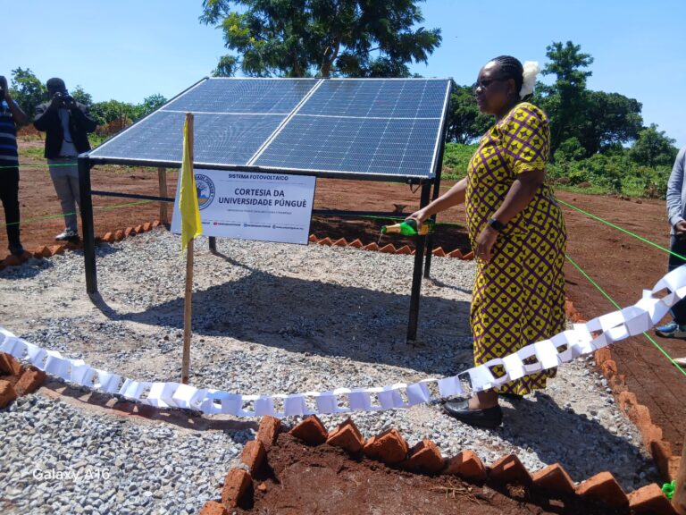 UniPúnguè oferece sistema fotovoltaico ao Centro de Saúde de Mutindiri
