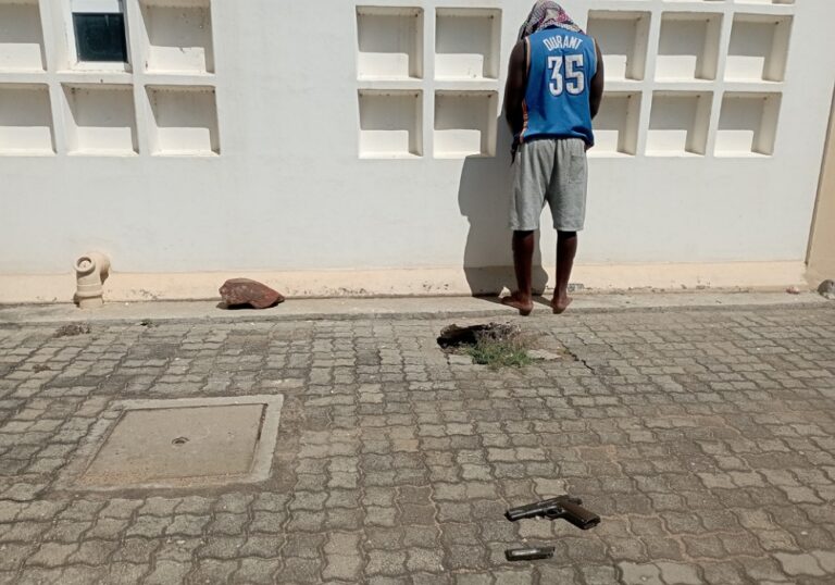 Indivíduo malawiano detido com arma de pressão em Tete