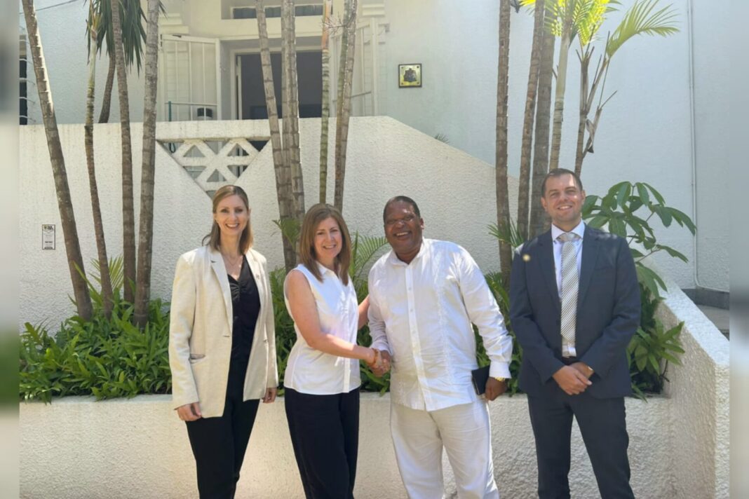 Presidente da Nova Democracia recebido pela Ministra dos Negócios Estrangeiros do Reino Unido