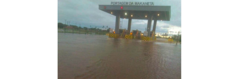 Portagem da Makaneta encontra-se submersa e deixa mais de 60 famílias sitiadas em Marracuene