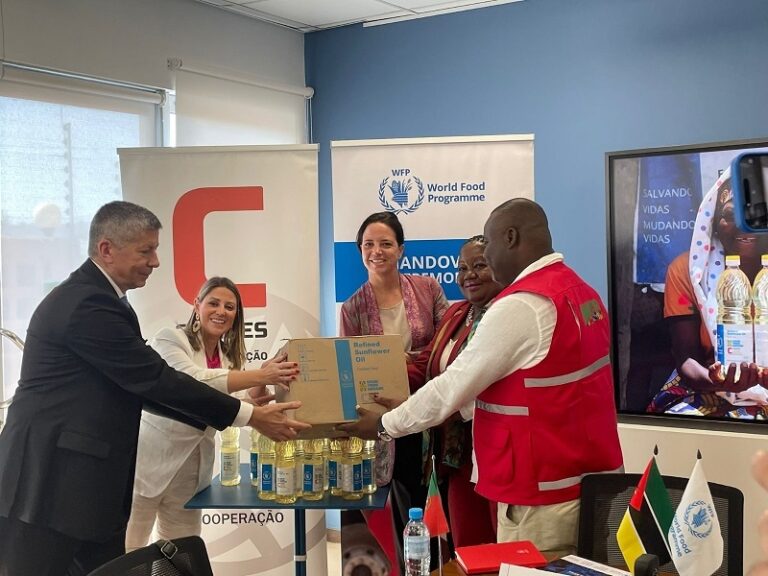 Portugal entrega 10 toneladas de produtos diversos em apoio a famílias afectadas pelas cheias e inundações no país – Rádio Moçambique