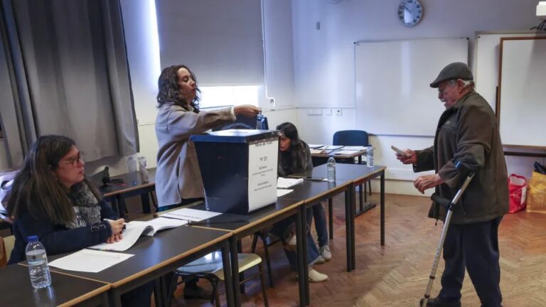 Presidenciais em Portugal: Seguro e Ventura passam à segunda volta – Rádio Moçambique