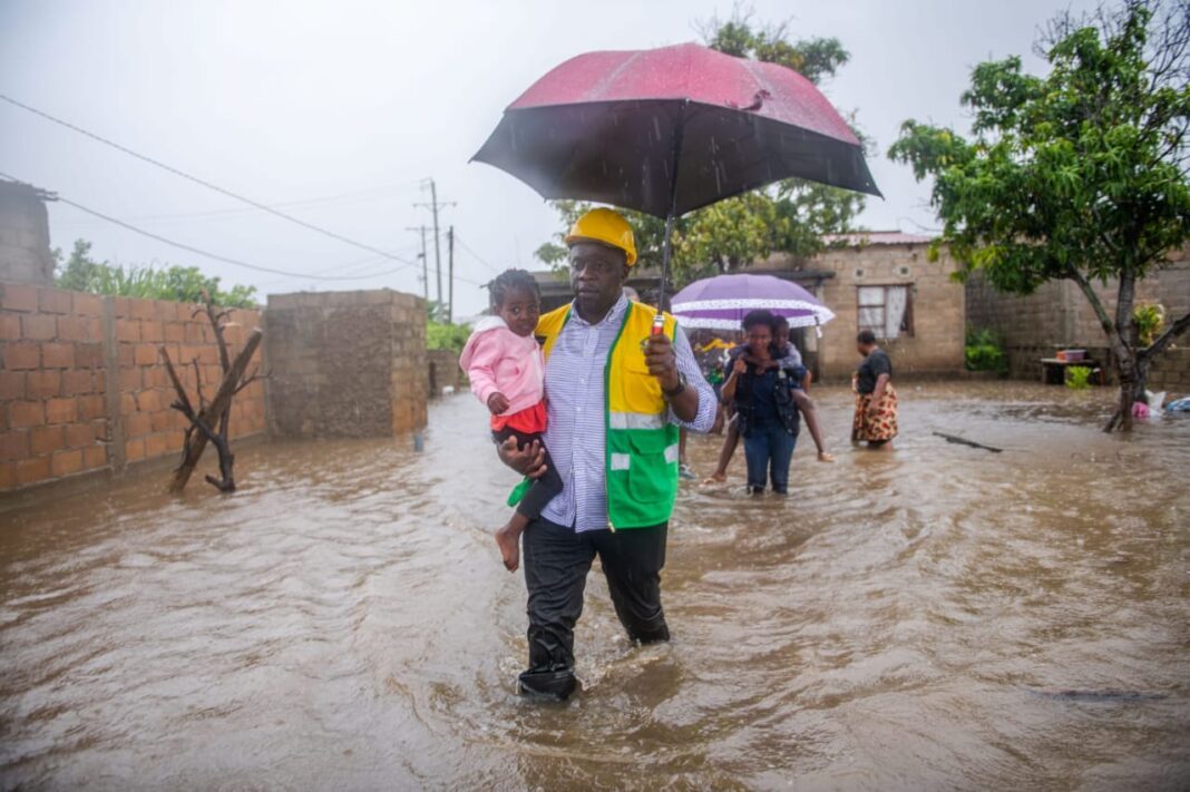 Mais de 100 famílias no centro de acolhimento em Nwamatibjana – Jornal Notícias