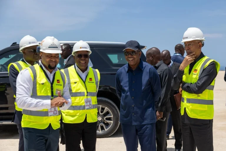 Presidente acompanha obras da Refinaria do Lobito – PlatinaLine