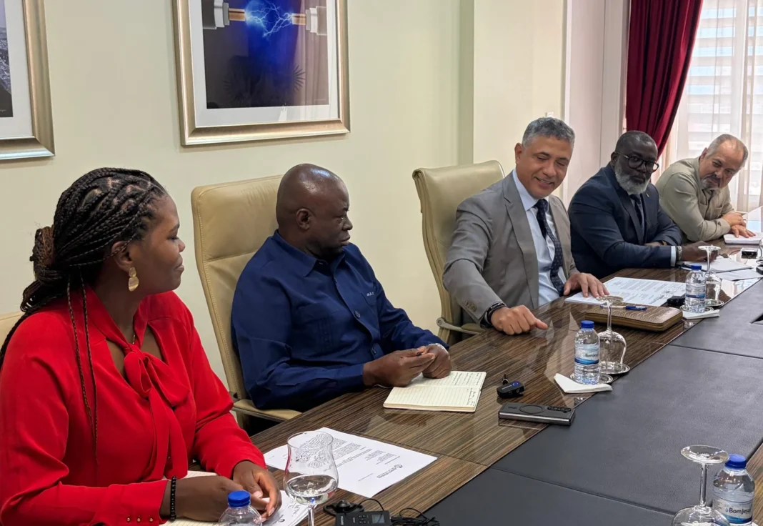 RESPONSÁVEIS DO BANCO MUNDIAL RECEBIDOS EM AUDIÊNCIA PELO MINISTRO DA ENERGIA E ÁGUAS