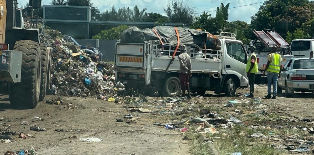 Automobilista multado por depositar lixo comercial em contentor – Jornal Notícias