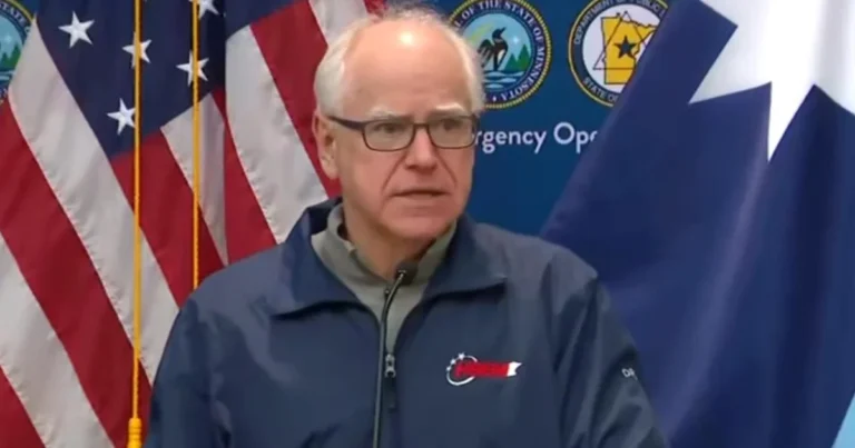 Walz diz “deixem Minnesota em paz” e defende que autoridades estaduais façam parte da investigação sobre o tiroteio do ICE