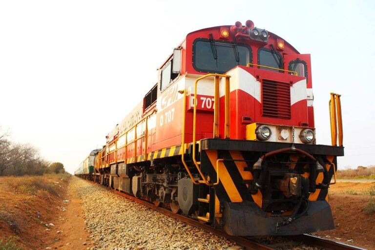 Moçambique reforça frota ferroviária com locomotivas indianas num investimento de 20,6 milhões de dólares