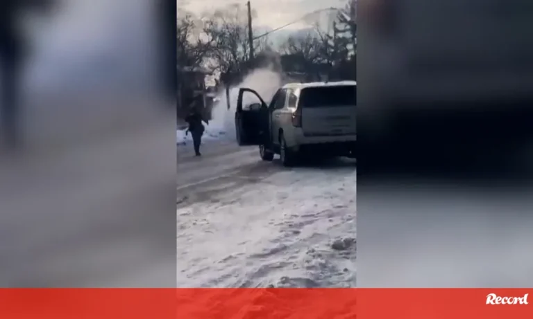 O momento em que mulher desarmada é baleada por agente do ICE nos EUA