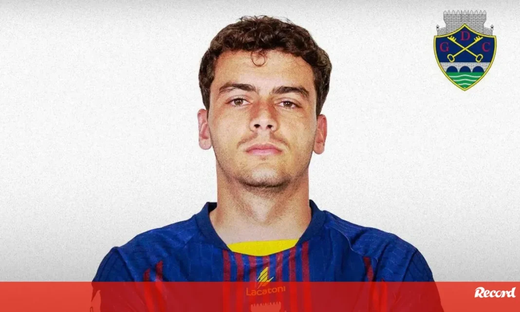 Médio Ktatau renova com o Chaves até 2028