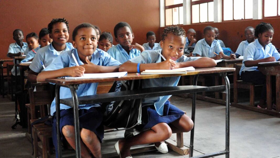 CHEIAS: Início do ano lectivo adiado de 30 de Janeiro para 27 de Fevereiro próximo – Rádio Moçambique