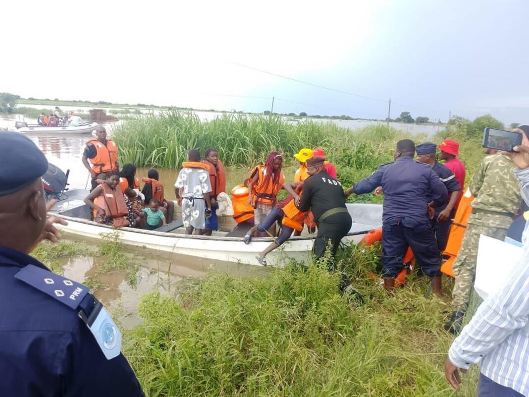 Evacuados 65 viajantes no distrito do Limpopo