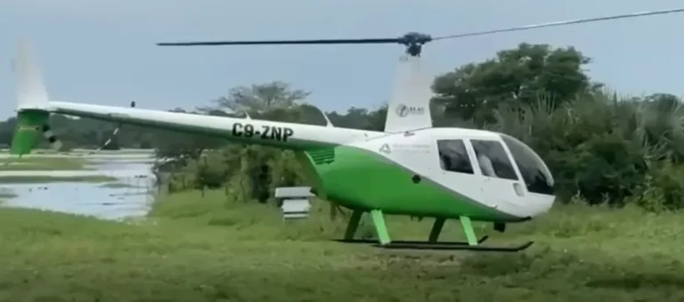 Helicóptero de patrulha salva vidas no Parque Nacional do Limpopo