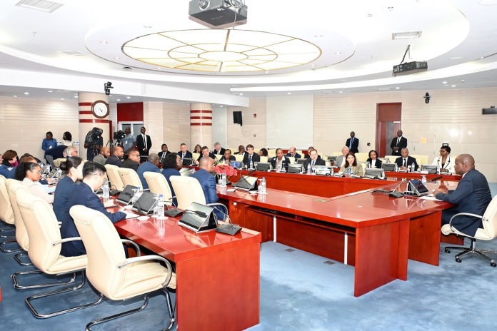 PR mobiliza Sector privado para apoiar vítimas das cheias e inundações – Rádio Moçambique