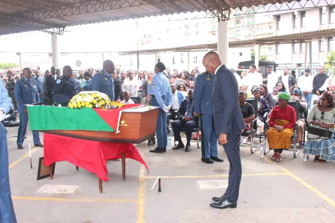 Ministro do Interior enaltece heroísmo de agente da PRM morto na Costa do Sol – Rádio Moçambique