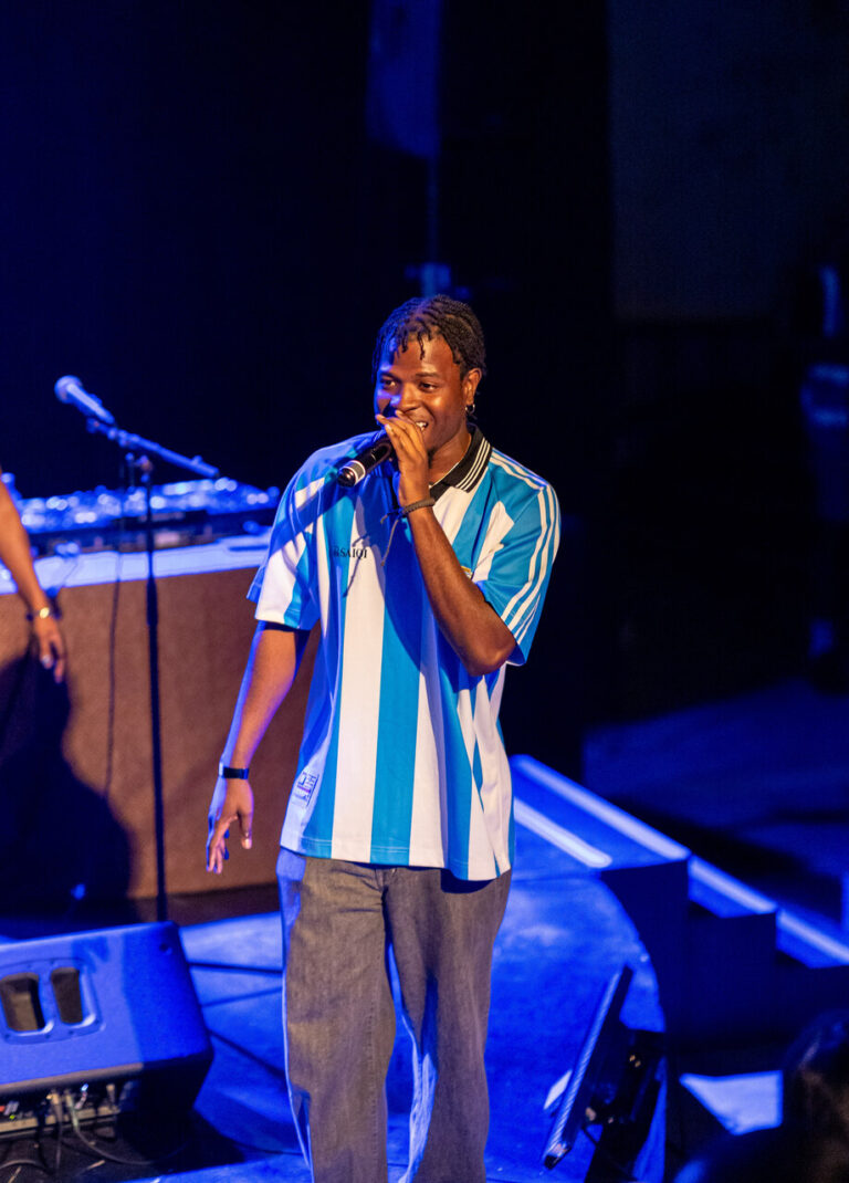 Cantor Nephew 258 Estreia Temporada da Mbenga Live Session Num Evento Solidário