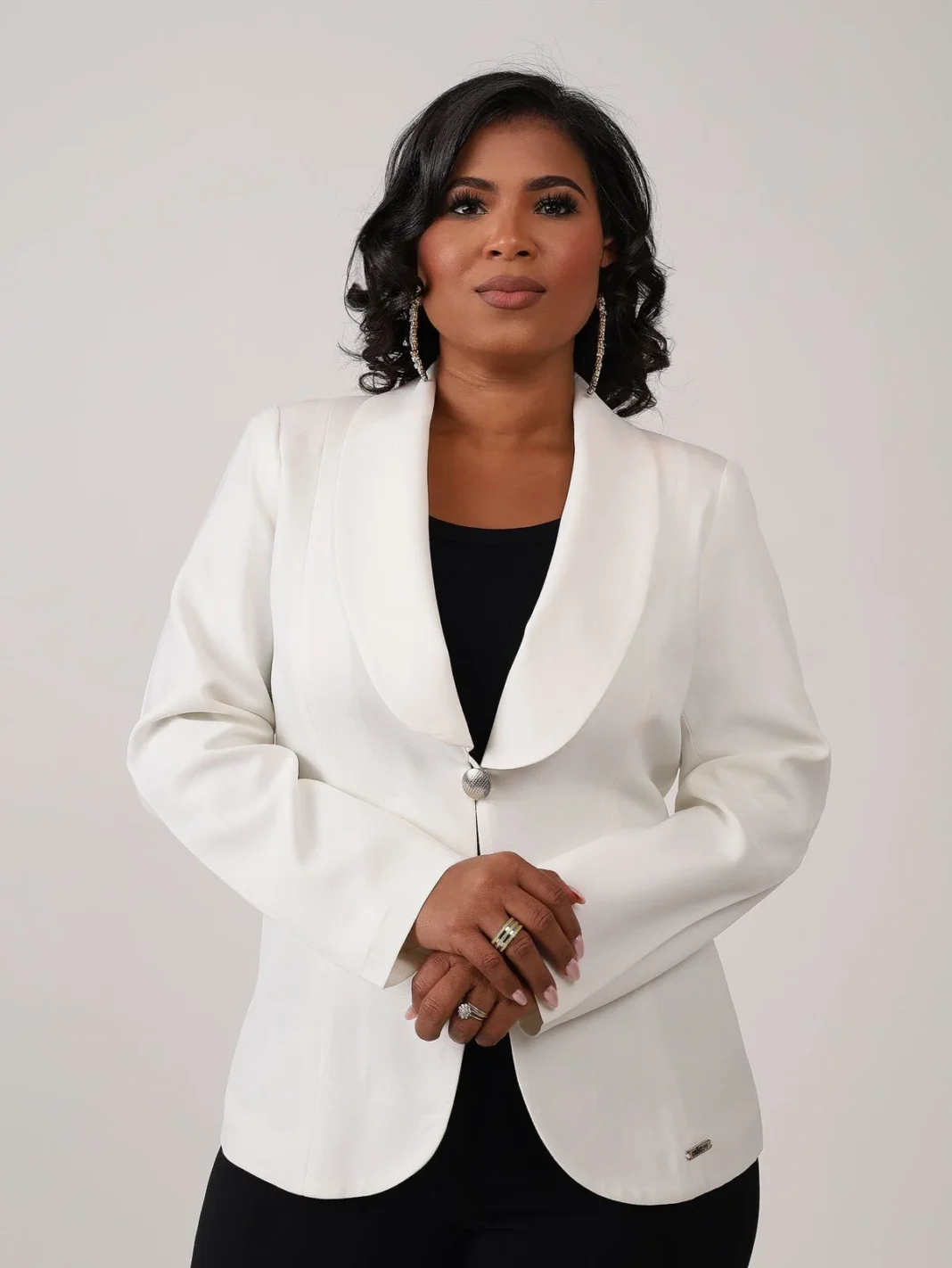 No Dia do Início da Luta Armada, Doutora Laurinda de Macedo reflete sobre a guerra como dor colectiva e o apelo à cura interior – PlatinaLine