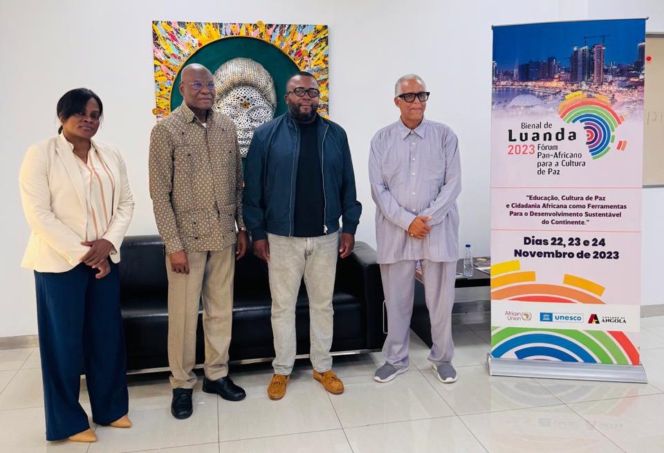Moreira Chonguiça visita Bienal de Luanda e aceita colaborar na promoção da paz – Rádio Moçambique
