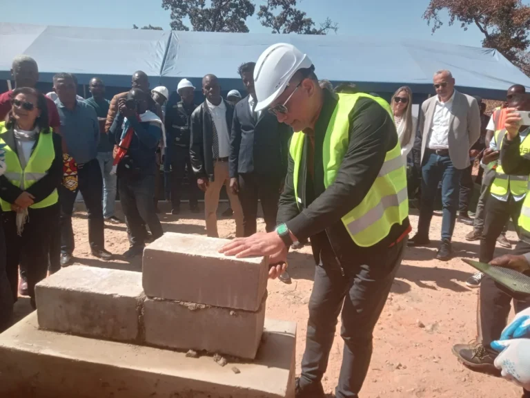 Ministro da Energia e Águas acompanha execução de projectos de água e electrificação no Zaire – PlatinaLine