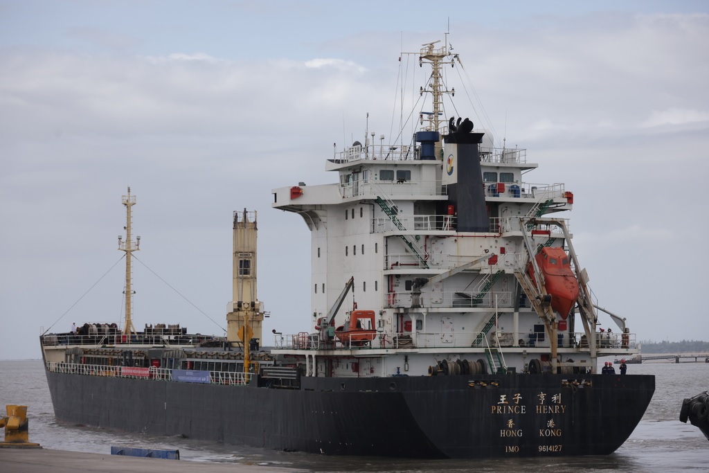 Cabotagem marítima: EMODRAGA em prontidão para manuseamento de carga para zonas afectadas pelas cheias e inundações – Rádio Moçambique