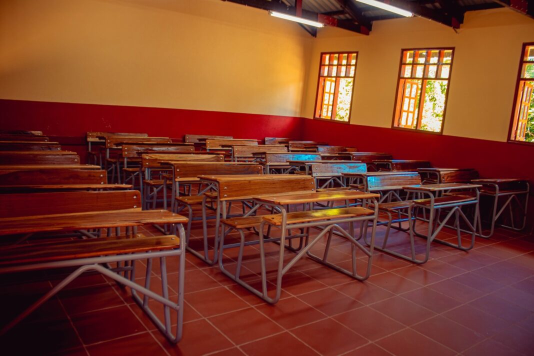 Cabo Delgado: Isenção de propinas para alunos deslocados pelo terrorismo – Rádio Moçambique