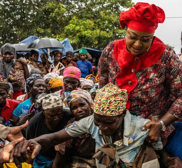 Gabinete da Primeira-dama mobiliza insumos para camponeses afectados por cheias – Rádio Moçambique