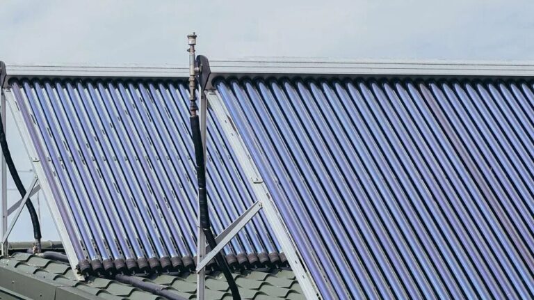 Índia Cria Dispositivo de Bloco Único Para Captar e Armazenar Energia Solar